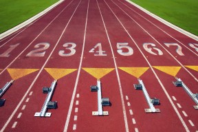 开云体育APP下载-赛道与赛场，当篮球豪强遇上速度之王