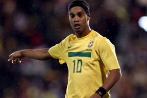 开云体育官方网站-街道轰鸣与球场呐喊，当F1引擎遇见广厦铁蹄，中国体育的双面狂想