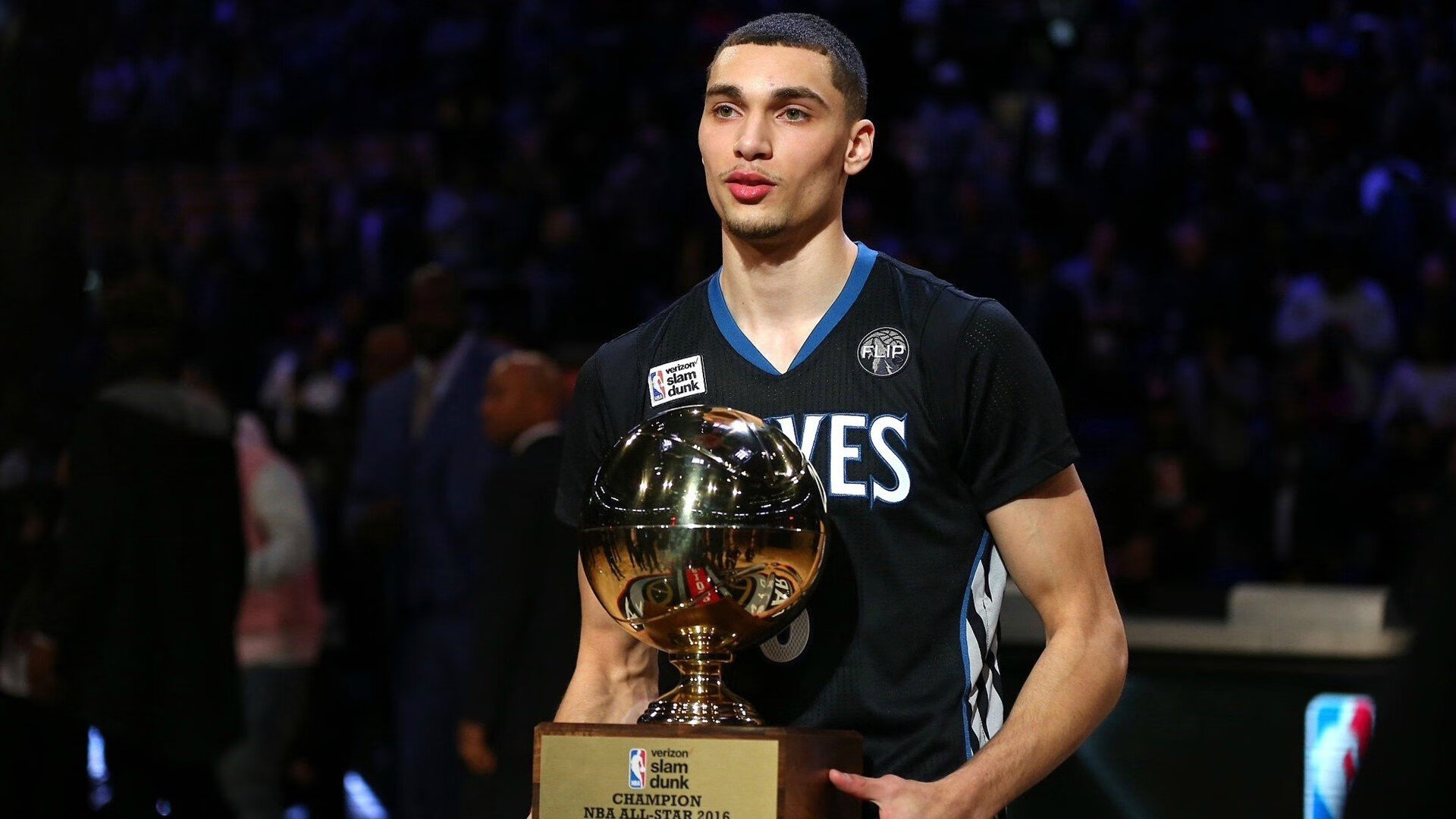 鹈鹕对阵开拓者，伦纳德关键节点连续得分，诠释冷血杀手本色