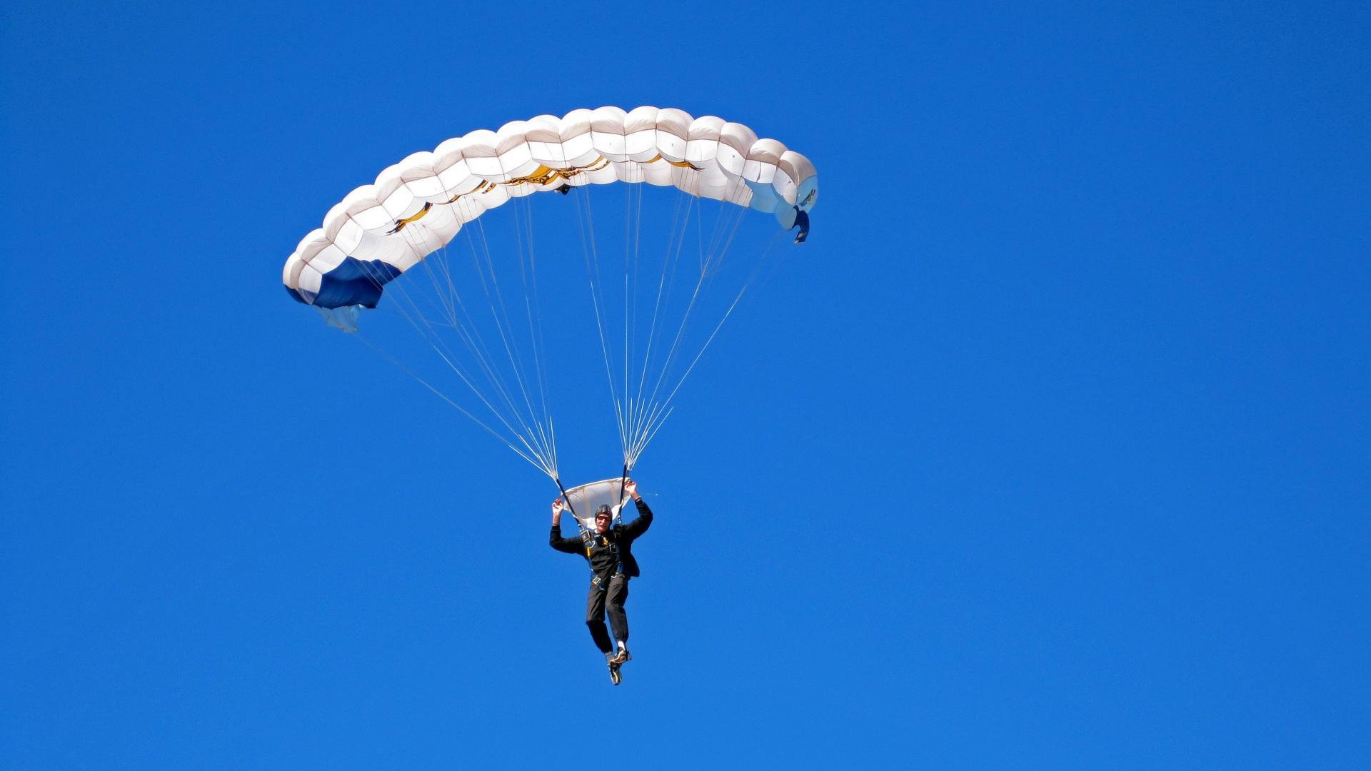 欧冠半决赛的哨声,与瑞士终结新西兰的枪声,当两个世界在五月碰撞
